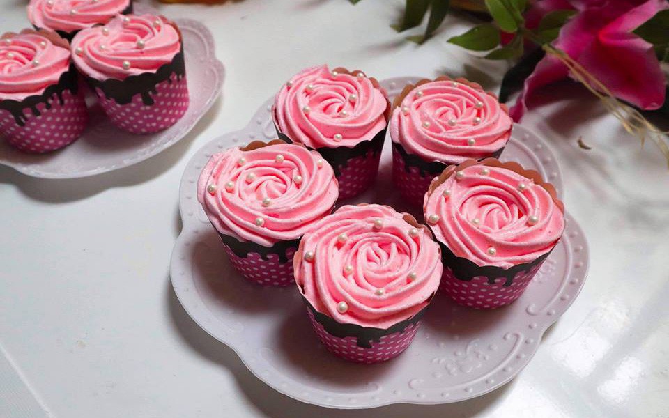 NGÀY CỦA CHA TRỔ TÀI LÀM BÁNH CUPCAKE ĐẸP LỘNG LẪY MÀ KHÔNG KHÓ CHÚT NÀO!