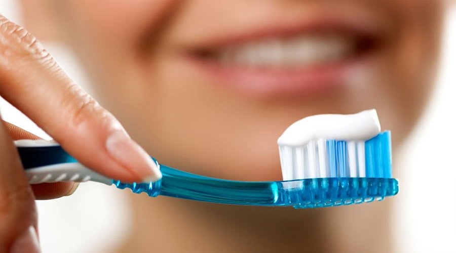 Tại sao lông bàn chải đánh răng có 2,3 màu?
