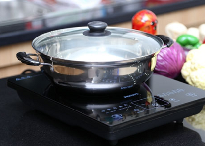 Điều chỉnh mức công suất và nhiệt độ như thế nào trên bếp từ Philips để phù hợp với các món ăn khác nhau?
