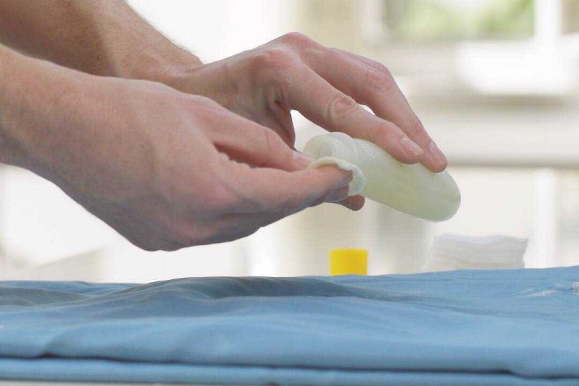 Mẹo nhỏ giúp bạn gỡ keo 502 dính trên tay không đau trong tích tắc