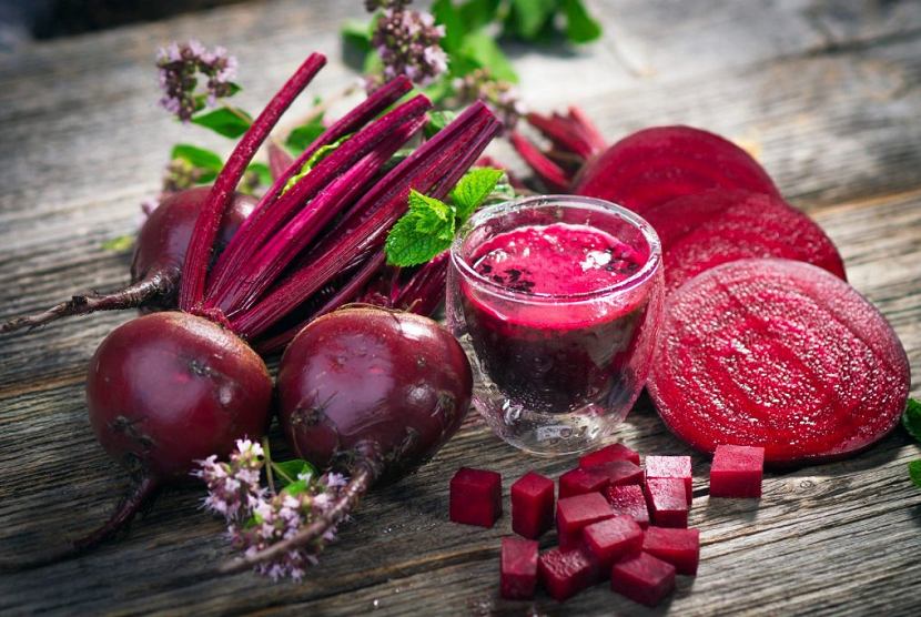 Làm sinh tố củ dền đỏ với máy xay đa năng tăng đề kháng vượt qua đại dịch covid
