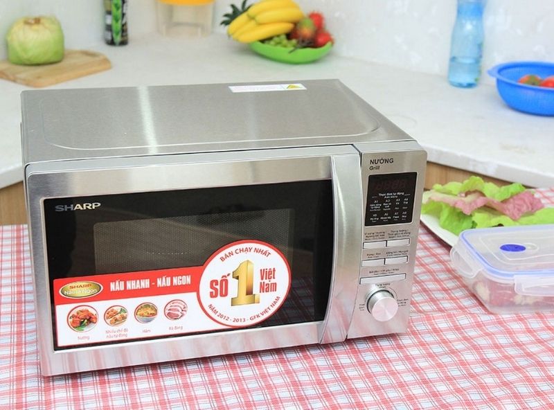 Hướng dẫn cách sử dụng lò vi sóng Sharp an toàn và hiệu quả