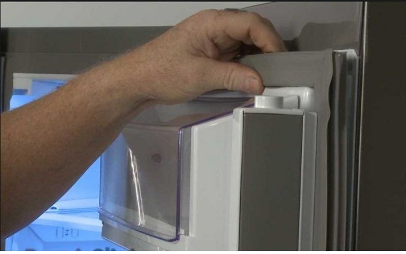 Quên đóng cửa tủ lạnh có sao không? Tác hại khi quên đóng cửa tủ lạnh