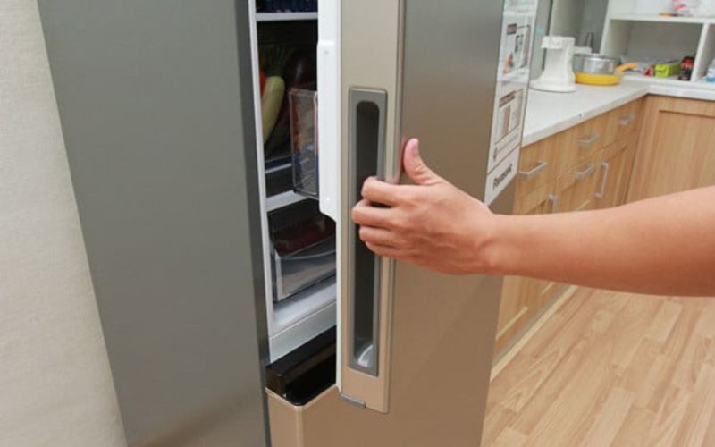 Quên đóng cửa tủ lạnh có sao không? Tác hại khi quên đóng cửa tủ lạnh