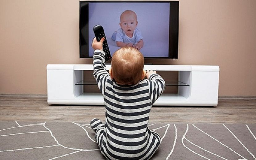 Tác hại khôn lường khi xem tivi quá nhiều