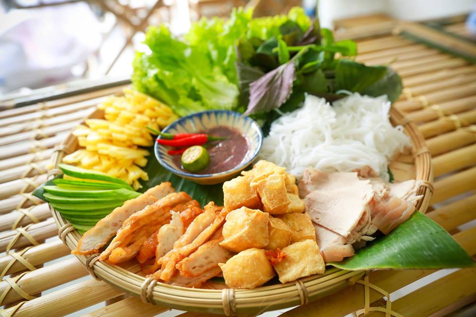 Khó cưỡng với cách pha chế mắm tôm ăn kèm bún đậu ngon chuẩn vị