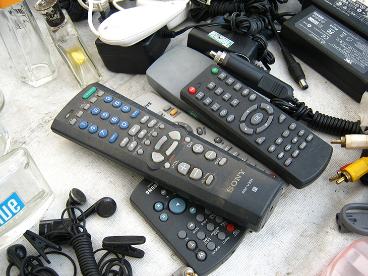 Những cách xử lí khi remote tivi bị hư