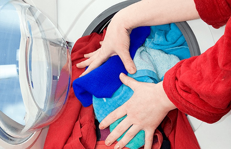 5 lý do khiến quần áo nhanh hỏng hơn khi giặt máy giặt