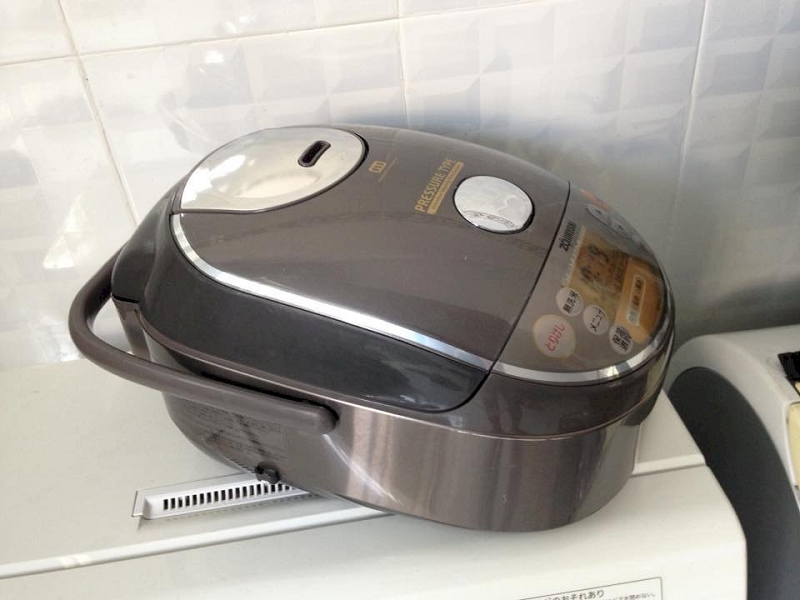 noi-com-dien-Zojirushi-NP-GBC05 