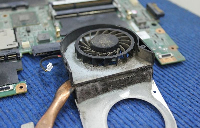 ve-sinh-laptop-tai-nha2 1